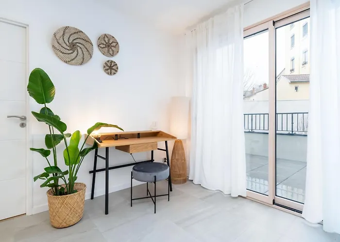 Les Cocons Montchat Apartamento *